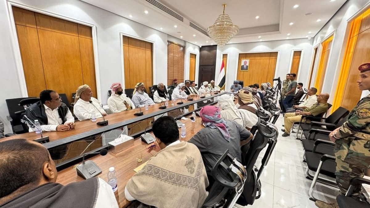 المحافظ بن ماضي ومرجعية قبائل حضرموت يؤكدان على وحدة الصف والعمل المشترك ومساندة الخطوات الحكومية