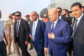 خلاف بين العليمي ورئيس الوزراء الجديد بسبب إصرار العليمي على رفع الدولار الجمركي