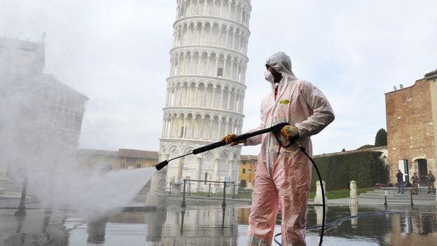 Covid 2020: Italy's much-loved landmarks fall into silence