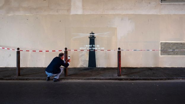 Five works that reveal the philosophy of Banksy