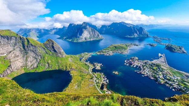Are 'the world's most beautiful islands' in danger?