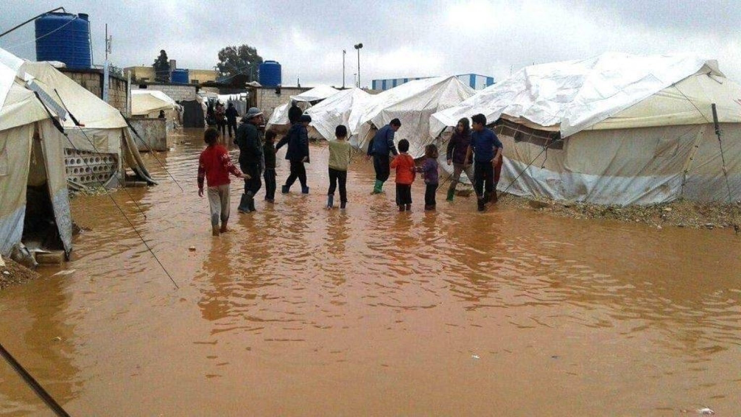 السلطات المحلية في مأرب تتهم 'الأوتشا' بتجاهل أكبر تجمع للنازحين في اليمن