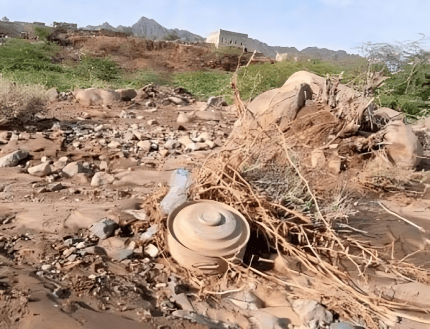 مصادر محلية: مقتل امرأة في انفجار لغم للحوثيين شرقي الحديدة