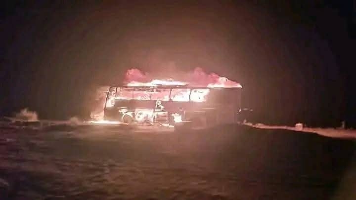 حريق جديد يلتهم باص نقل جماعي في اليمن.. ما أسباب تكرار هذه الحوادث؟
