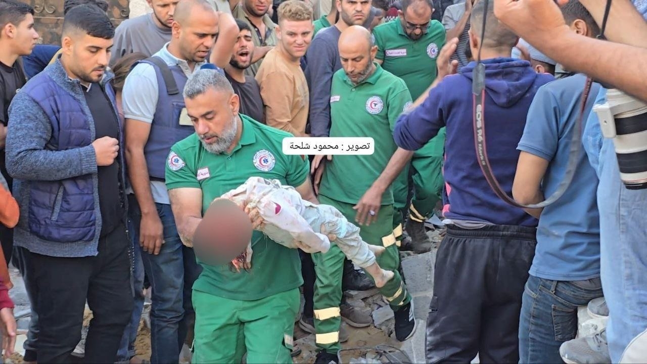 عشرات الشهداء في غارات جوية استهدفت خيام ومنازل النازحين في غزة