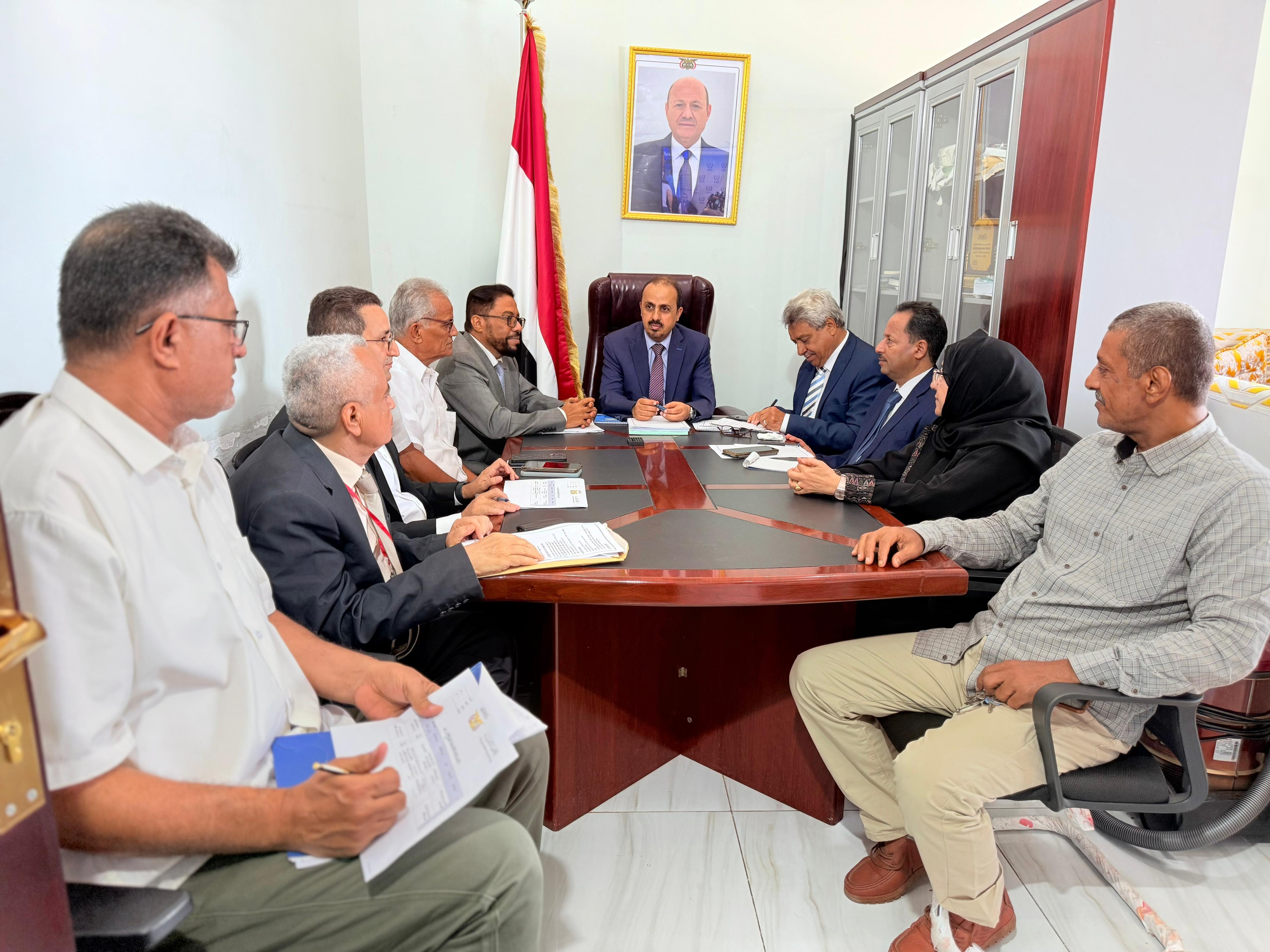 وزير الإعلام يوجه بإطلاق صحيفتي 14 أكتوبر و30 نوفمبر على مختلف مواقع التواصل الاجتماعي