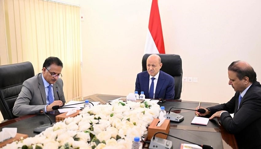 'العليمي' في لقاء بتكتل الأحزاب اليمنية: التوصيف الدقيق للأزمة مرتبط بتوقف النفط