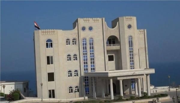 الحكومة اليمنية توقف توقيع المدير السابق للصندوق الاجتماعي للتنمية المقيم بصنعاء
