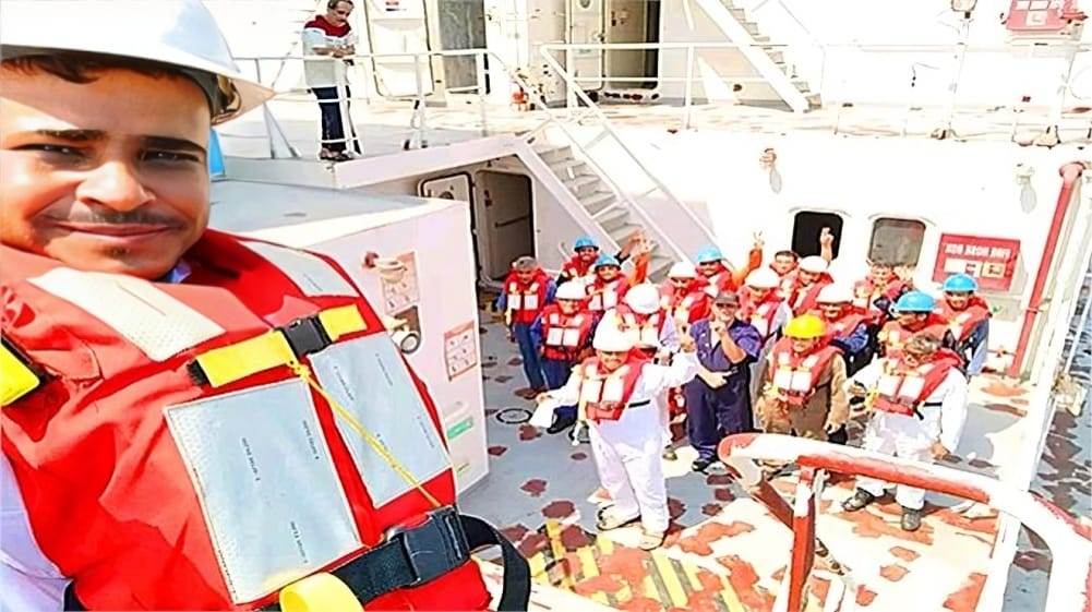 بيان: محكمة إيرانية تقضي بسجن بحّارين يمنيين أو غرامة أو مقايضتهما بأسرى إيرانيين