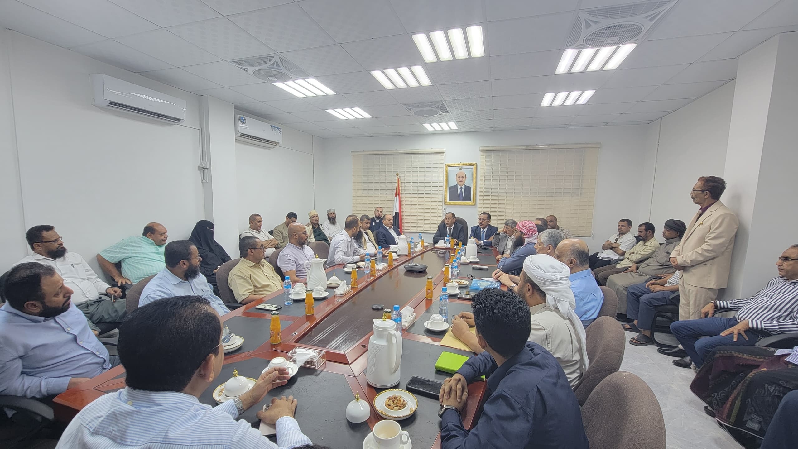 وزير التجارة في الحكومة اليمنية: سنبحث توفير العملة الصعبة للمستوردين