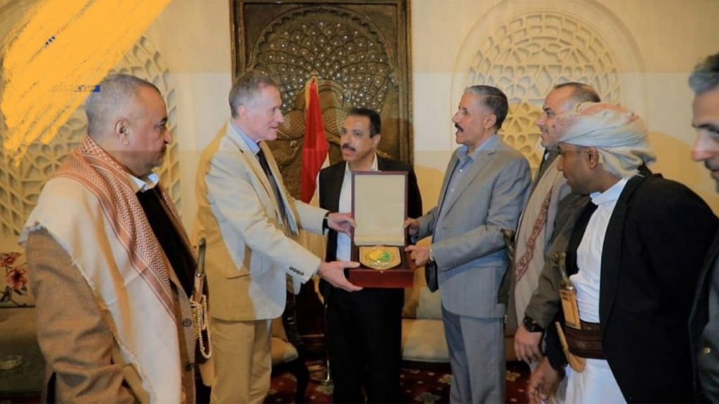 وزير الإعلام اليمني "معمر الإرياني" يصب جام غضبه على بعثة الأمم المتحدة لدعم إتفاق الحديدة "أونمها"