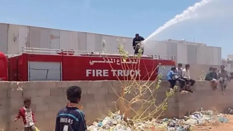 خسائر فادحة إثر اندلاع حريق هائل في إحدى المنشأة التجارية بحضرموت