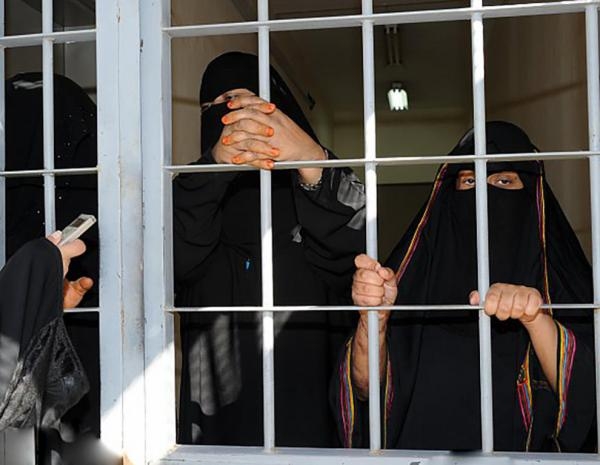 مليشيا الحوثي تواصل انتهاكاتها في سجون النساء في صنعاء وسجينات يوجهن نداء استغاثة