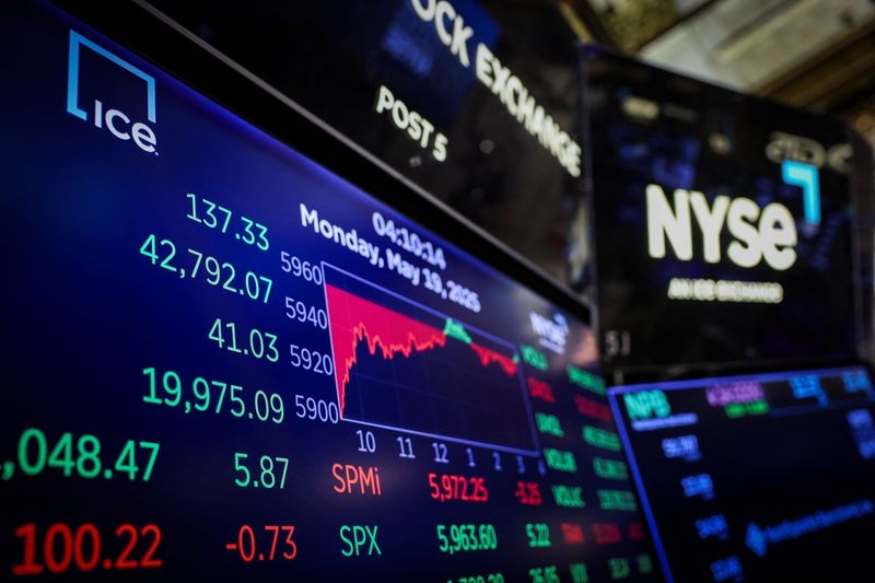 عاجل: بيانات التوظيف الأمريكي تصدر..الذهب يفقد مكاسبه والدولار يصعد بقوة
