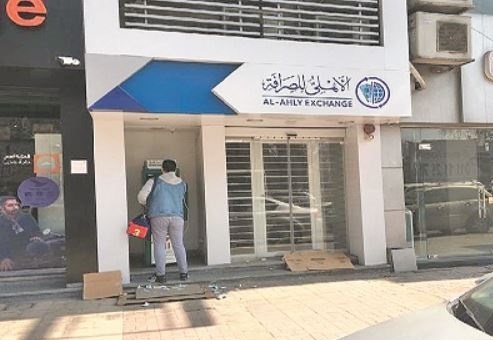 جدلا واسعا ومطالبات بتحرك دبلوماسي عقب اعتقال فتاتين يمنيتين في القاهرة