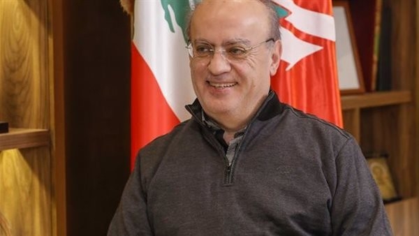 وزير لبناني مقرب من حزب الله... يكشف تفاصيل خطيرة عن الدعم الإيراني