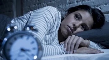 كيف ترتبط قلة النوم بخطر الإصابة بأمراض القلب.. خطوات ونصائح مهمة