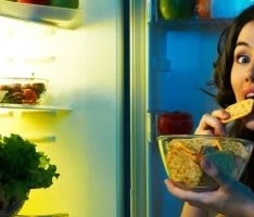 5 أطعمة ومشروبات تزيد شعورك بالجوع.. خفف منها