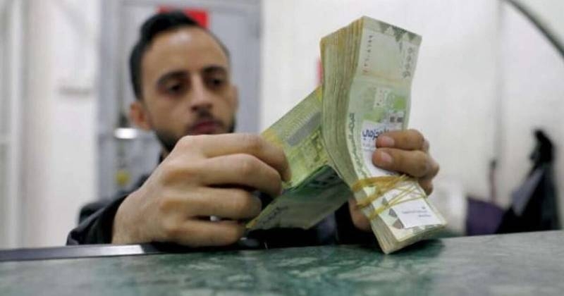 اليمن في أزمة اقتصادية خطيرة.. تحذيرات من تداعيات كارثية بسبب طباعة العملة الجديدة!