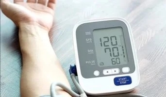 5 أسباب صادمة تجعل كبار السن أكثر عرضة لارتفاع ضغط الدم.. طرق الوقاية