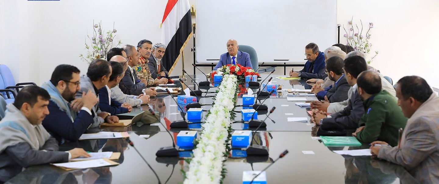 وردنا الآن.. حكومة صنعاء توجه برفع جاهزية جميع وزارات ومؤسسات الدولة .. والسبب
