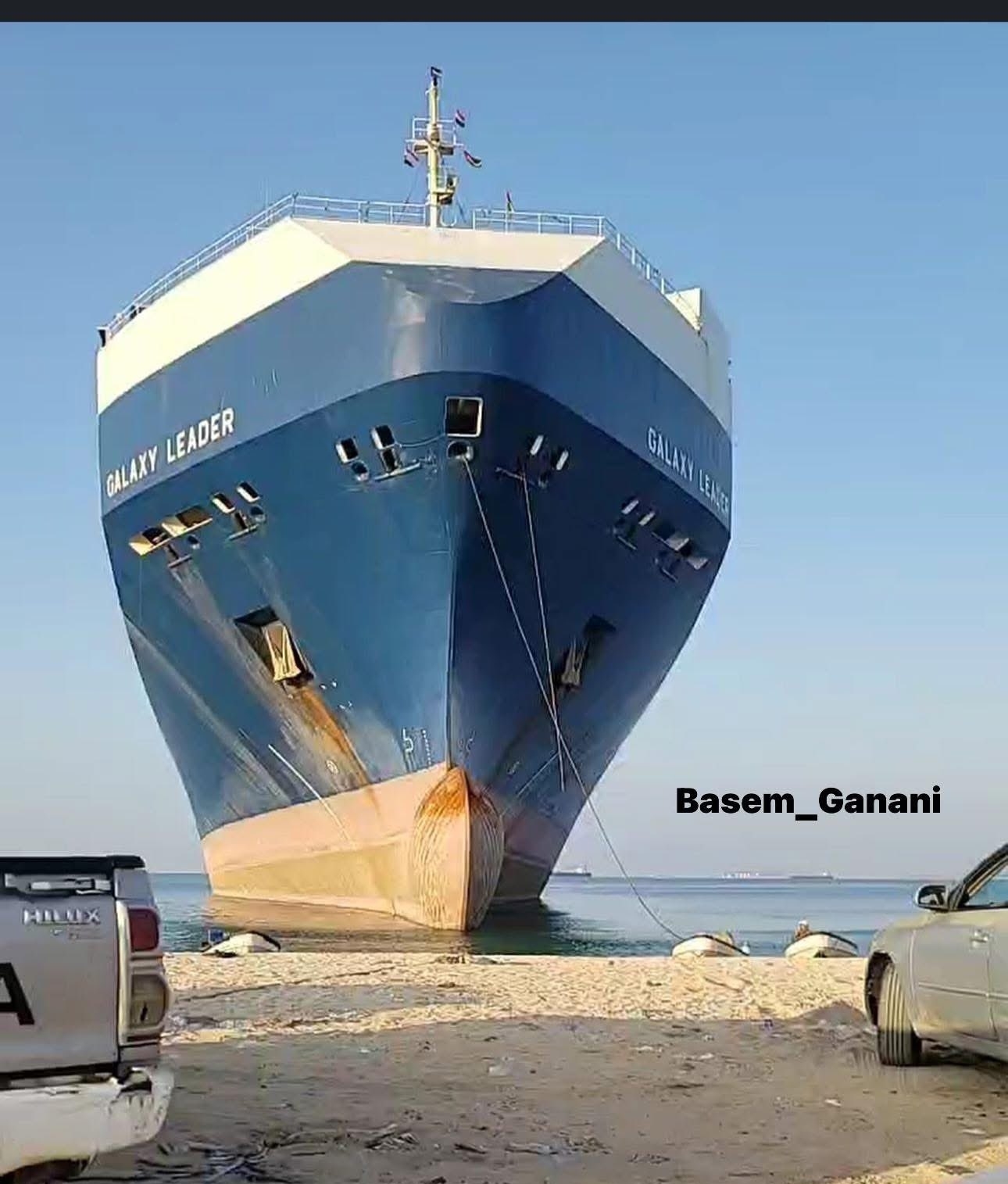 جنوح سفينة محتجزة في سواحل الحديدة