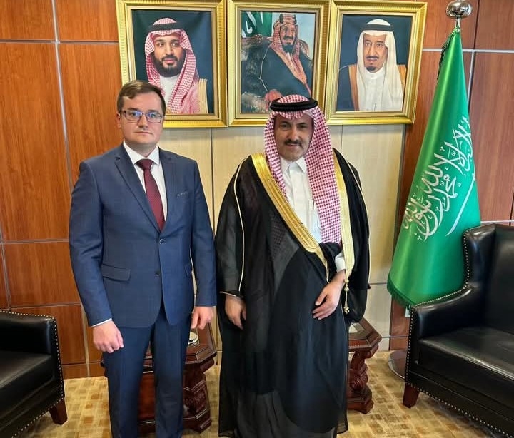 مباحثات سعودية روسية بشان اليمن والسفارة تعلن اصابة بحارة روس بغارة امريكية وتكشف وضعهم الصحي