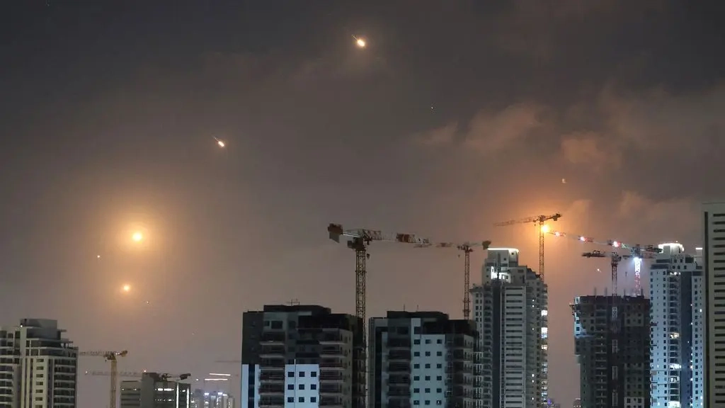 شركة اسرائيلية تقلص تزويد عملائها بالنفط وكاتس يتحدث عن المنشآت النووية والكرملين يوجه دعوة للطرفين