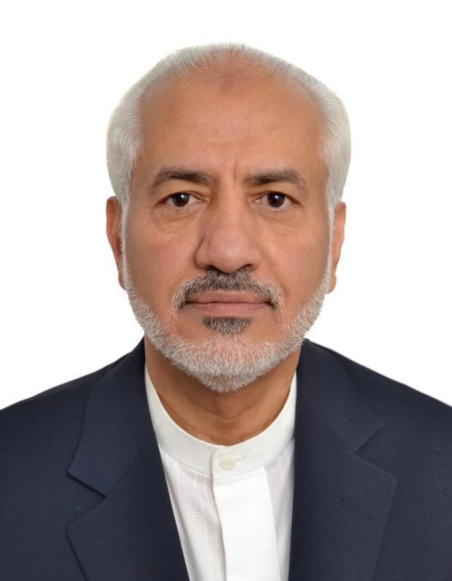 ابوبكر الشيباني يدين نشر فيديو زيارته لوالده في احد مشافي القاهرة ويصف ذلك بالجرم وانتهاك الخصوصية