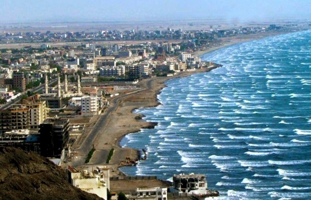 عدن.. المدارس الاهلية تبدأ عملية التسجيل بدون اعلان رسمي وبرسوم مشتعلة وسط صمت الوزارة