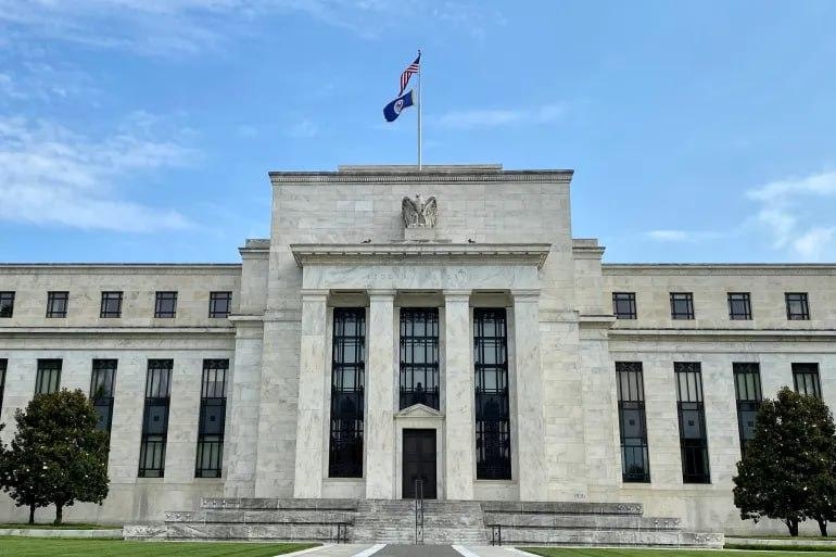 ضغط على أسعار الذهب والنفط.. الفيدرالي الأمريكي يثبت معدل الفائدة وسط مخاطر تهدد الدولار