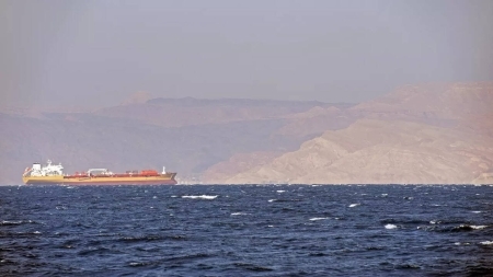 لندن: سفينة تتعرض لهجوم في البحر الأحمر قبالة اليمن بأسلحة نارية وقذائف آر بي جي، وفقًا لوكالة بحرية بريطانية